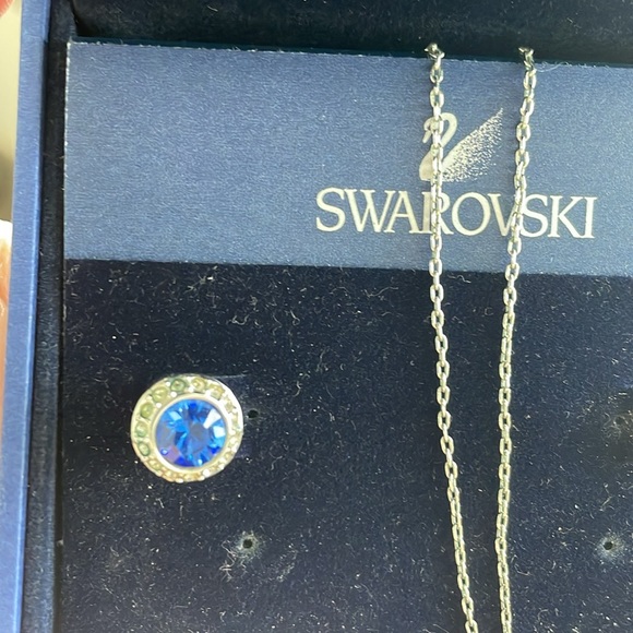 Swarovski necklace and earrings set - Picture 12 of 13